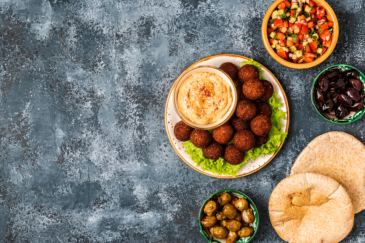 Breakfast: حمص وفلافل (Hummus wa Falafel) – Hummus with Falafel