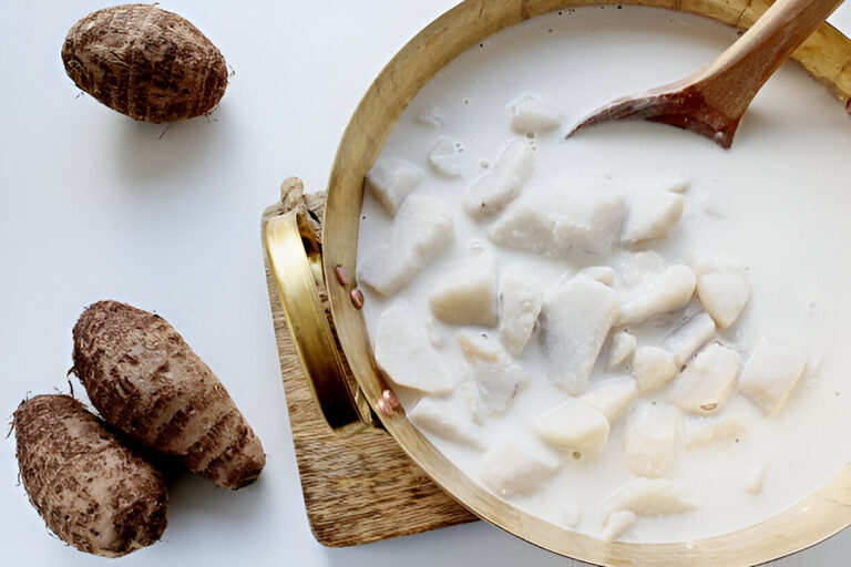 Breakfast Ndũma na Amũre (Arrowroot with Milk)