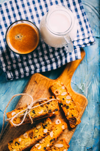 Breakfast: Biscotti e Latte – Breakfast: Cookies with Milk