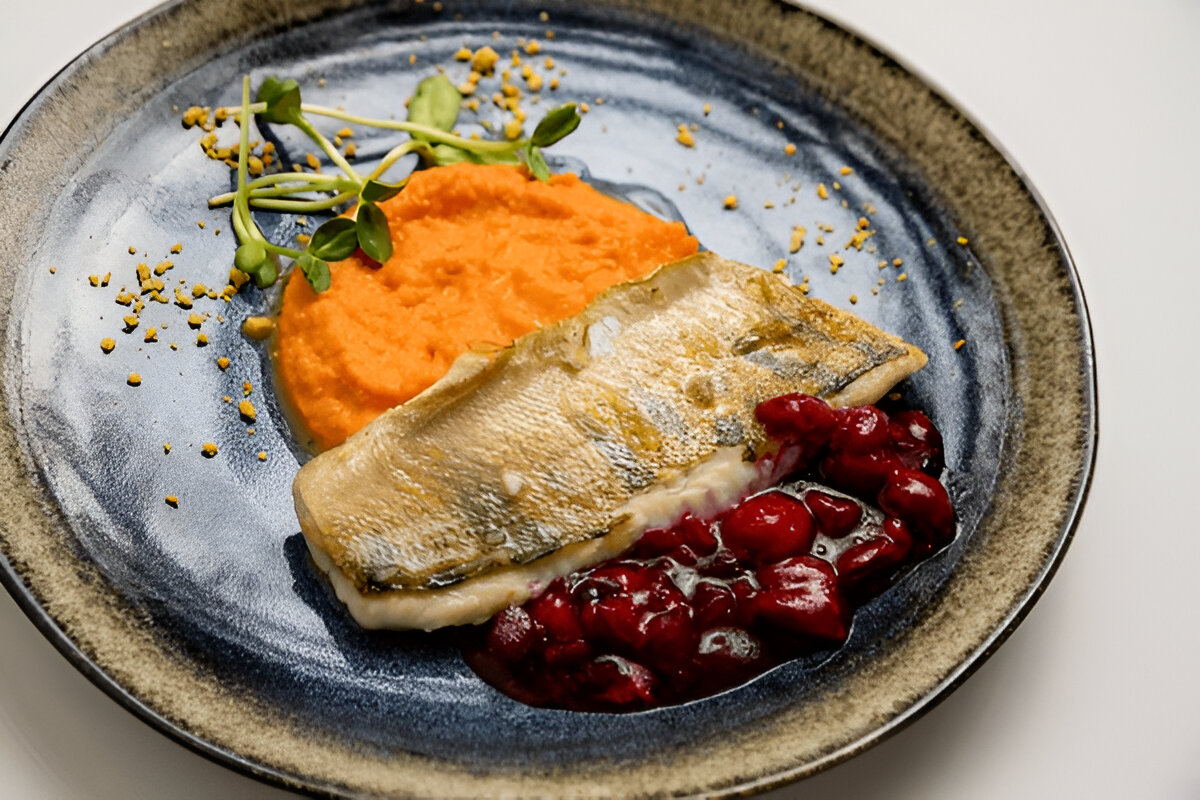 Breakfast: Boiled Fish with Sweet Potato (Pronounced: /bɔɪld fɪʃ wɪð swiːt pəˈteɪtoʊ/) – Hearty Island Breakfast