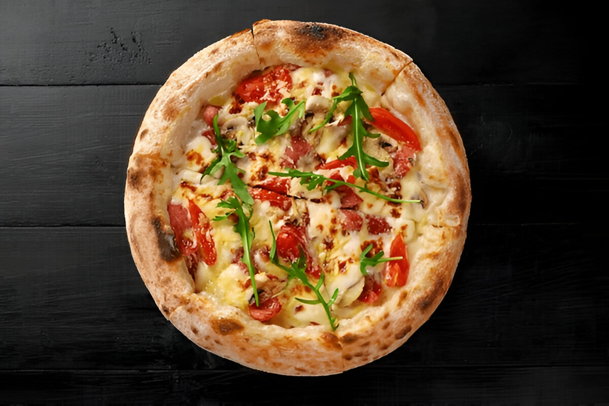 Pizza Boscaiola (Pronounced: /ˌpitsza boskaˈjɔːla/)